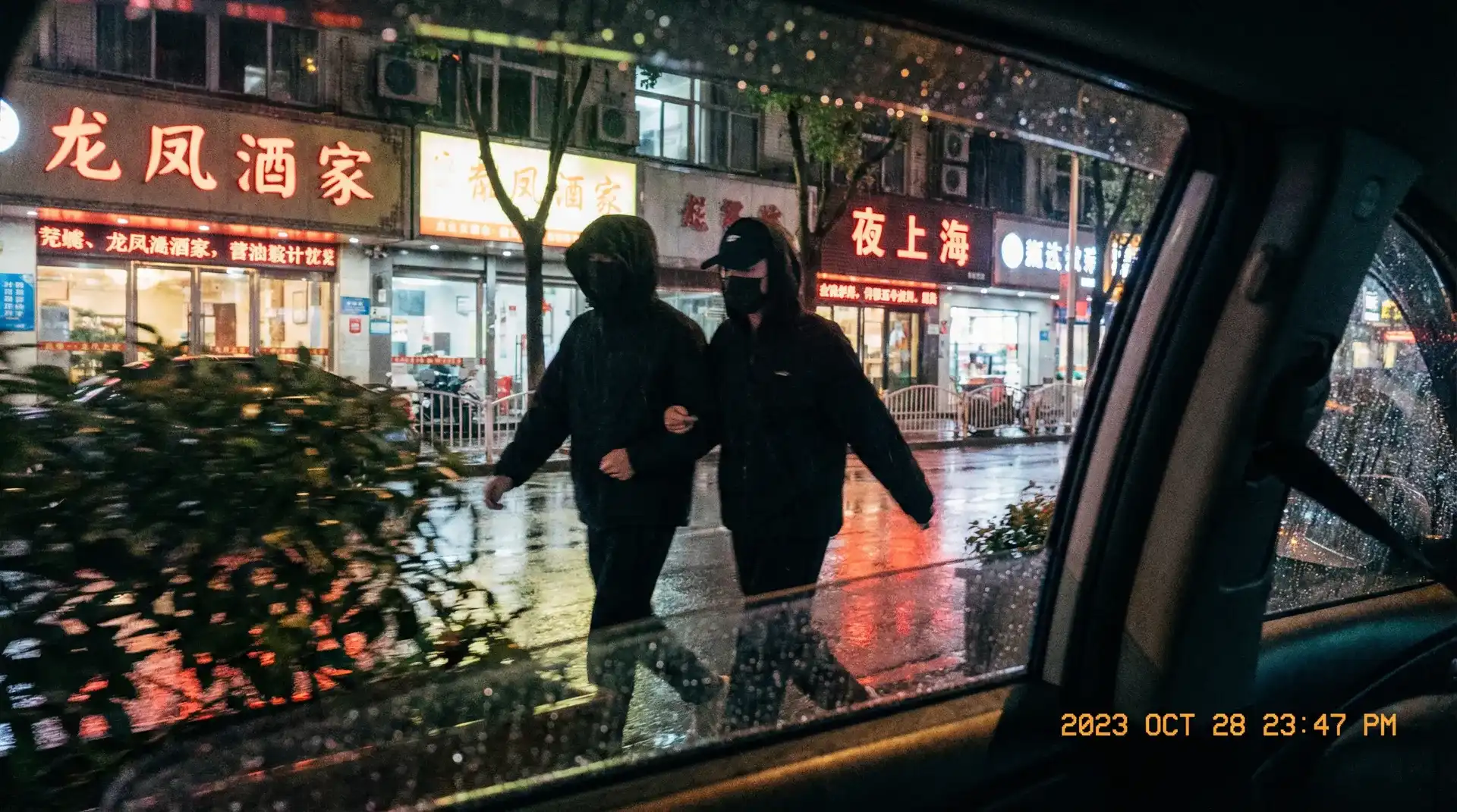 51大赛 - 顶流明星深夜密会现场抓拍照片